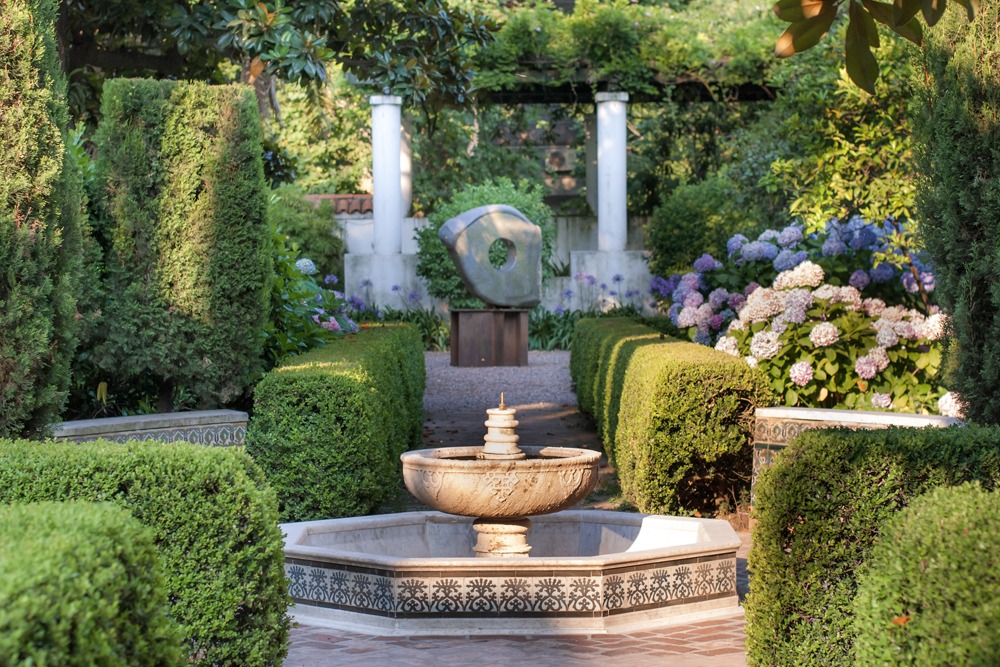 El jardín andaluz del Museo Larreta, un oasis en Belgrano